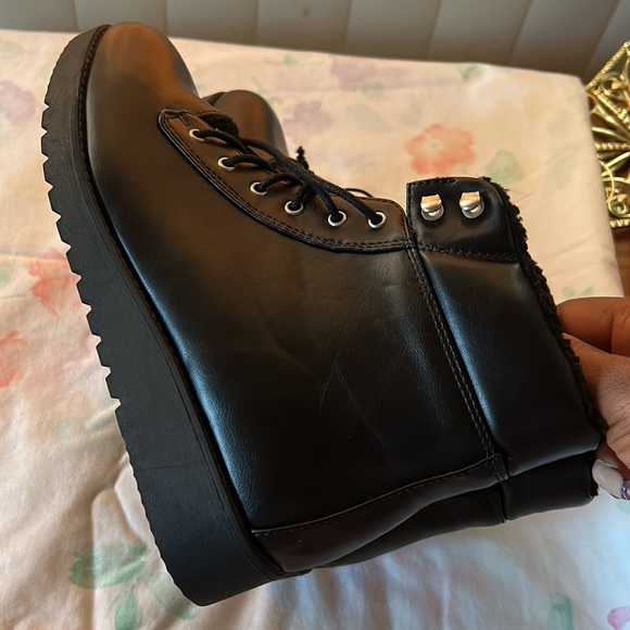 Boots - Picture 6 of 8